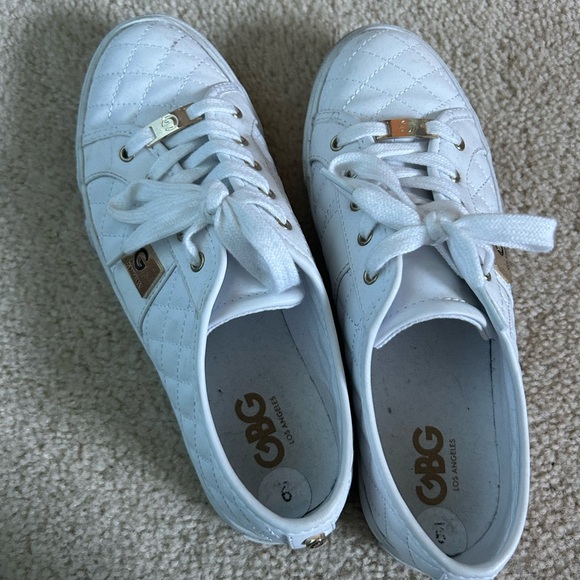 White shoes - Picture 4 of 4